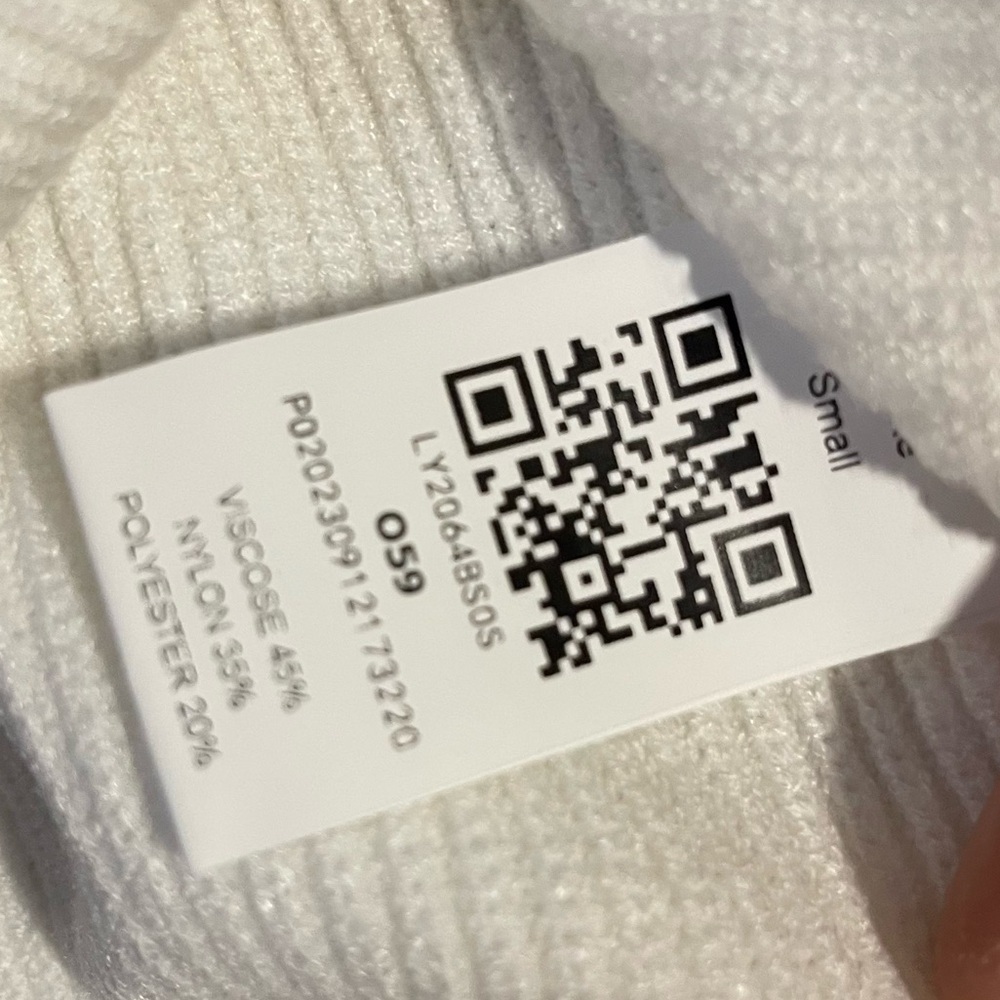 Beautiful White Ribbed Knit Sweater Size Small - Picture 4 of 7